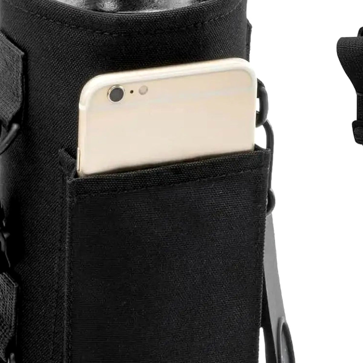 Gros plan sur la poche avant RackMate avec téléphone